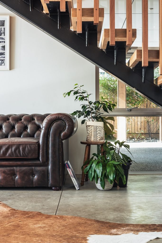 how to clean leather lounges